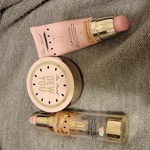 Too faced radiant nude primer, powder and natural beige foundation